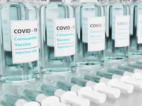 Covid-19 : il reçoit 10 doses de vaccin en une journée 